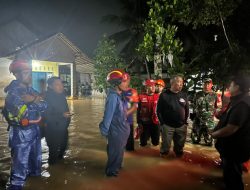 Tagana Ciamis Respon Cepat Tangani Banjir Akibat Tanggul Jebol di Pamarican