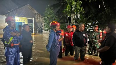 Tagana Ciamis Respon Cepat Tangani Banjir Akibat Tanggul Jebol di Pamarican