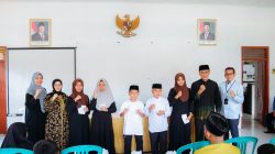 Sentuh Warga Jelang Lebaran, Bupati Herdiat Salurkan Bantuan dan Santuni Anak Yatim di Tiga Kelurahan