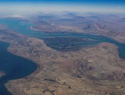 Selat Hormuz Membara: 3 Kapal Dihantam Rudal, Iran Klaim Respons Serangan AS