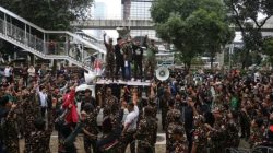 Mantan Menag Gus Yaqut Ditahan, Massa Banser Geruduk Gedung KPK