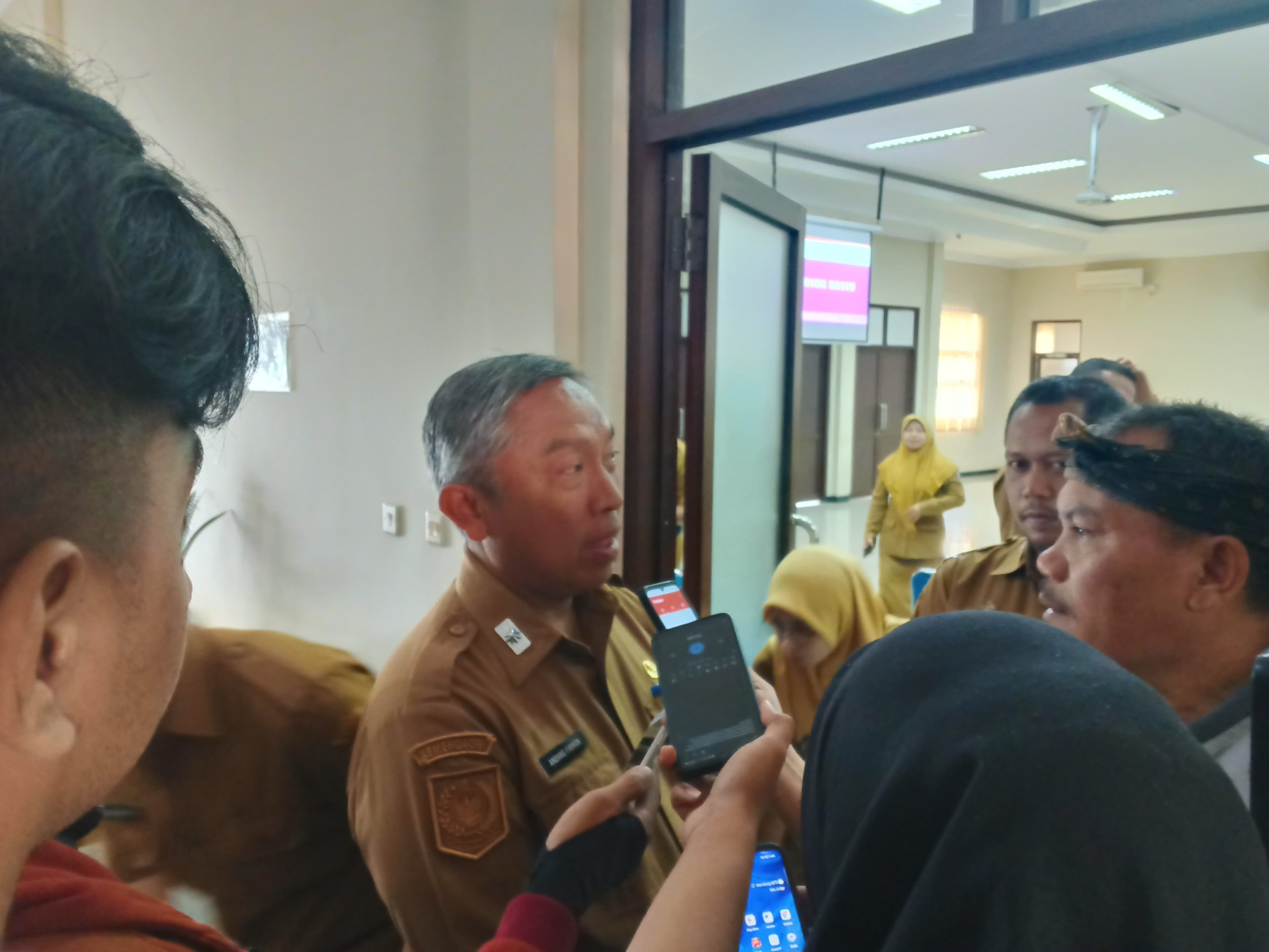 Sekda Andang Firman Triyadi usai menghadiri PKA bagi ASN terpilih di Aula BKPSDM Ciamis, Senin (6/4)