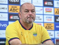 Persib Bandung Siap Hadapi Dewa United, Bojan Hodak Peringatkan Jadwal Krusial Penentu Gelar