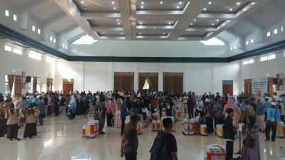Ratusan Jemaah Haji Kloter 15 KJT Tiba di Ciamis, Disambut Pelukan Keluarga