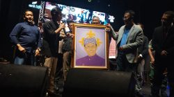 Karya Anak Muda Tatar Galuh, Mahasiswa STID Sinarasa Beri Lukisan untuk Bupati Ciamis